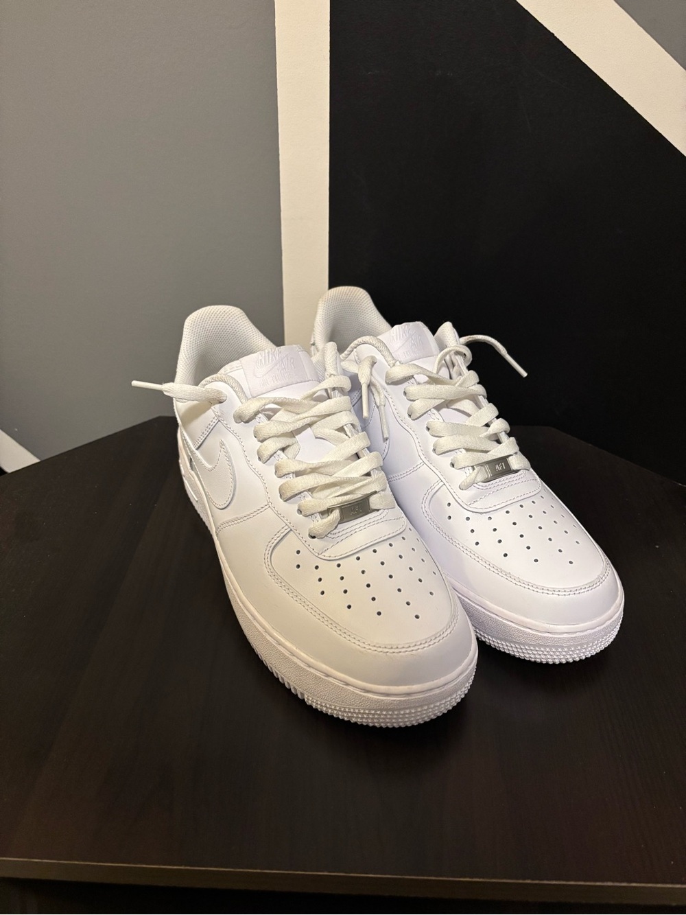 Men All-White Classic Low-Top Sneakers